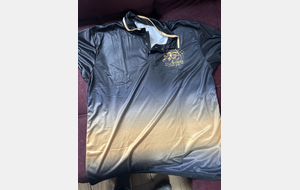 Des polos aux couleurs du club : une identité affirmée