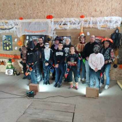 Halloween : les archers mobilisés pour défendre le royaume de Dame Aline !